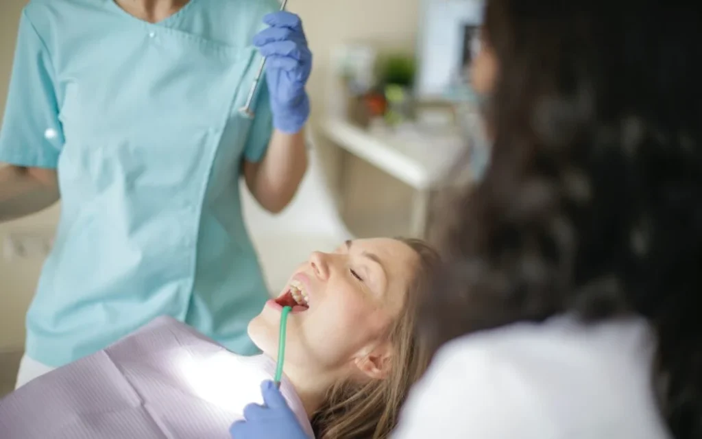 How Dentists Spot Cracks Stevenage